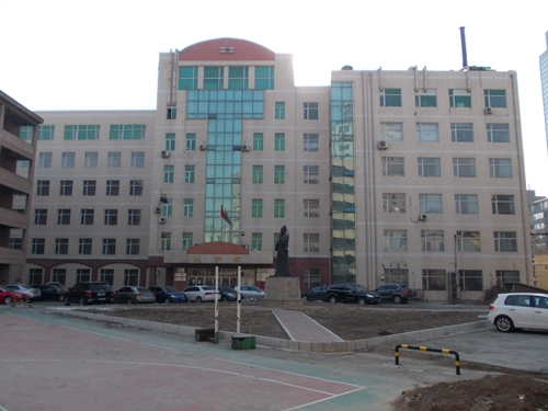 16吉林大學(xué)新民校區(qū)藥學(xué)院.jpg