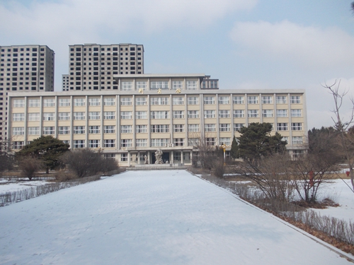 20吉林大學(xué)南嶺校區(qū)圖書館.jpg